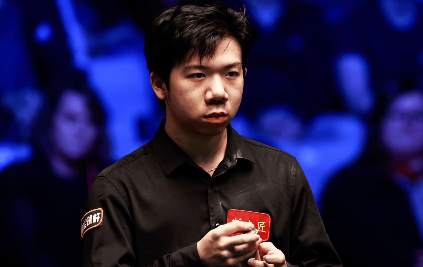 对她充满信 对她充满信